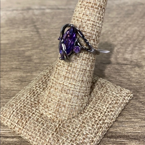 Jewelry - Amethyst black tone ring